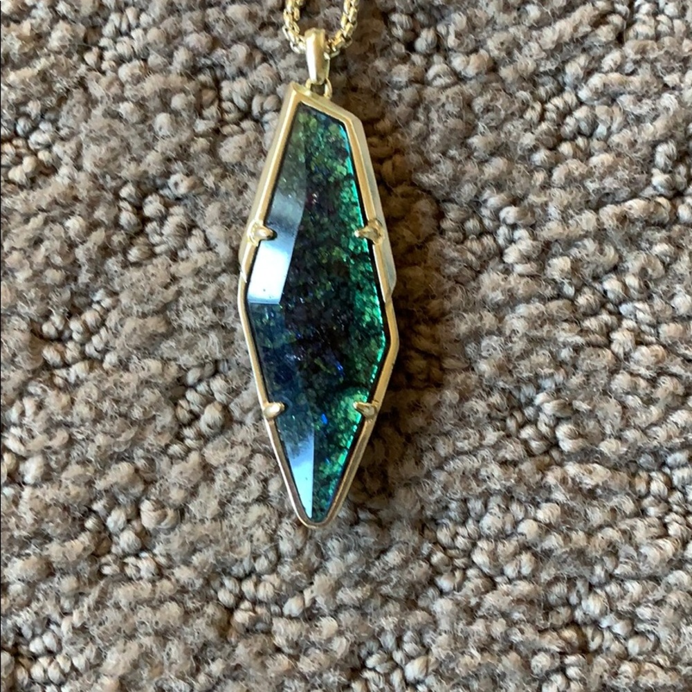 Kendra Scott necklace